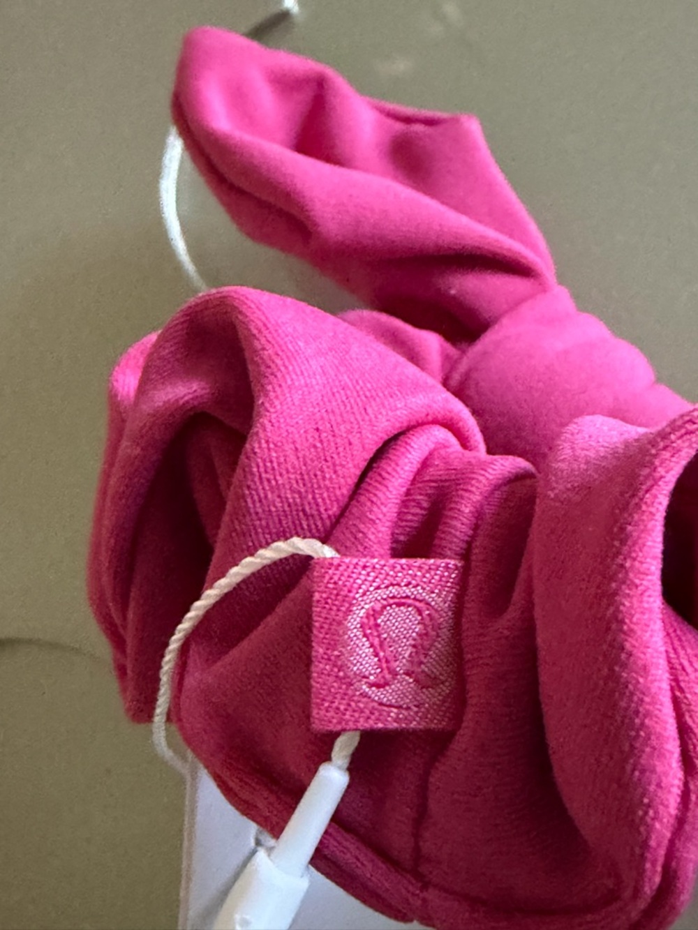 LULULEMON Uplifting Scrunchie Bow NWT - Pink Raspberry Coulis - Picture 7 of 13